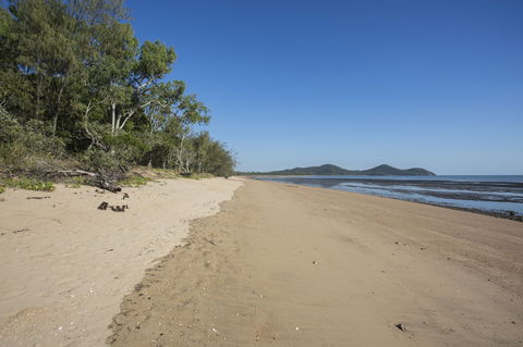 Smalleys Beach - Tourism Caloundra 0