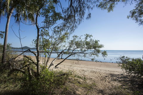 Smalleys Beach - Tourism Caloundra 2