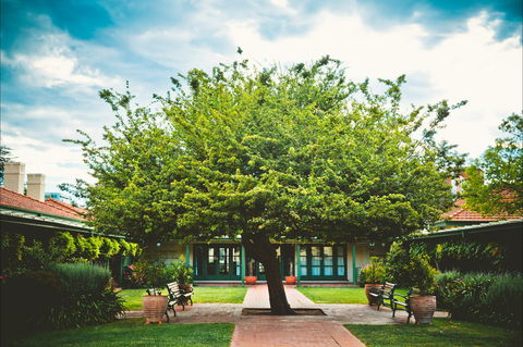 Ainslie + Gorman Arts Centres - Tourism Caloundra 0