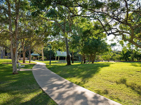 Millennium Esplanade And Tannum Sands Beach - Tourism Caloundra 0
