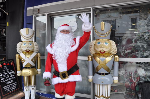 Mrs Claus And Santa - Tourism Caloundra 0