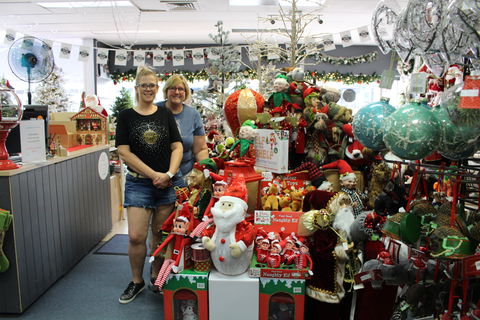Mrs Claus And Santa - Tourism Caloundra 1