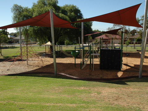 Rutherglen Apex Park - Tourism Caloundra 1