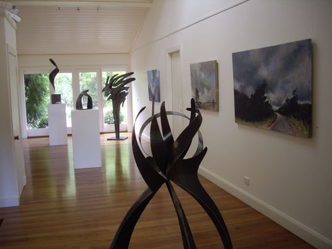 Ivy Hill Gallery - Tourism Caloundra 0