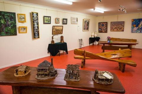 Jane Neville Rolfe Art Gallery - Tourism Caloundra 0