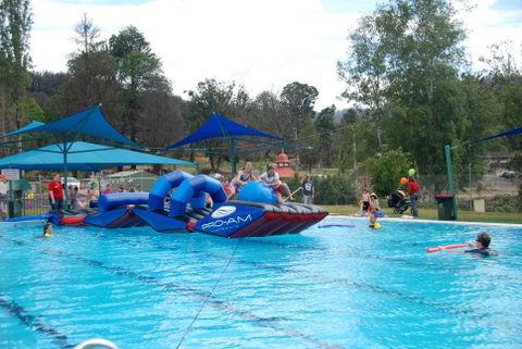 Marysville Outdoor Swimming Pool - Tourism Caloundra 1