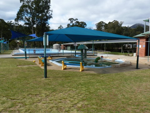 Marysville Outdoor Swimming Pool - Tourism Caloundra 2
