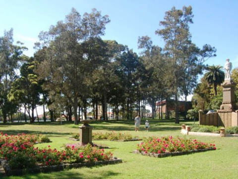 Memorial Gardens Bondi - Tourism Caloundra 0