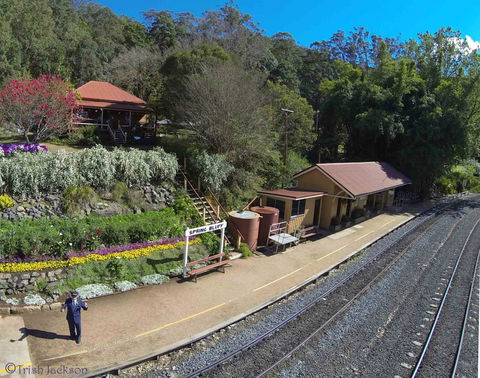 Spring Bluff Railway Station - Tourism Caloundra 0