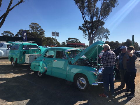 Winton Motor Raceway - Tourism Caloundra 2