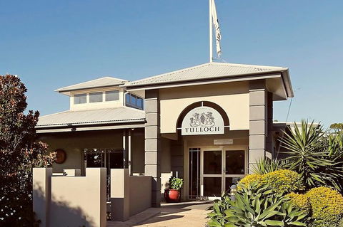 Tulloch Wines - Wine Tasting Paired With Local Handmade Chocolates - Tourism Caloundra 3