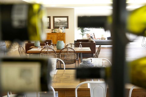 Tulloch Wines - Wine Tasting Paired With Local Handmade Chocolates - Tourism Caloundra 7