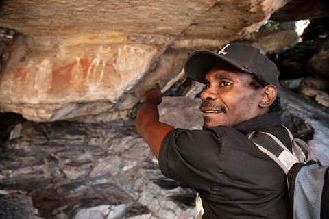 Arnhem Land Injalak Hill Full-Day Tour From Darwin - Tourism Caloundra 2