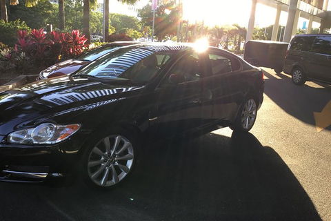 Jaguar Limousine Transfer Cairns Airport To City Or Return - Tourism Caloundra 6