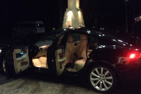 Jaguar Limousine Transfer Cairns Airport To City Or Return - Tourism Caloundra 0