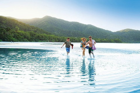 SHUTTLE - CAIRNS AIRPORT TO PORT DOUGLAS (or Reverse) - Tourism Caloundra 1