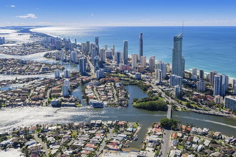 Arrival Private Transfers From Gold Coast Airport OOL To Gold Coast City - Tourism Caloundra 3