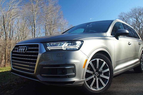 Audi Q7 SUV Melbourne Airport To CBD - Tourism Caloundra 2