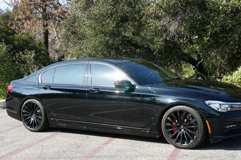 Town Car Hire Melbourne Airport To CBD - Tourism Caloundra 0