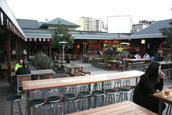 Albion Hotel - Tourism Caloundra 1