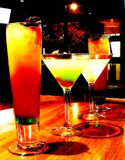 Oscars Lounge Bar & Restaurant - Tourism Caloundra 1