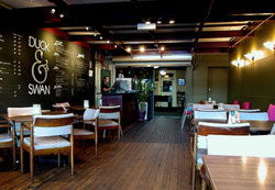 Duck & Swan Hotel - Tourism Caloundra 1