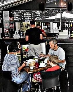 Annandale Hotel - Tourism Caloundra 1