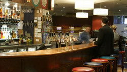 Off Broadway Hotel - Tourism Caloundra 2