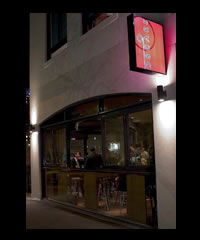 Oscars Lounge Bar & Restaurant - Tourism Caloundra 3