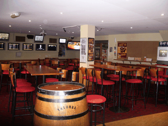 Mermaid Beach Tavern - Tourism Caloundra 3