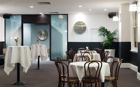 Metropolitan Hotel - Tourism Caloundra 2