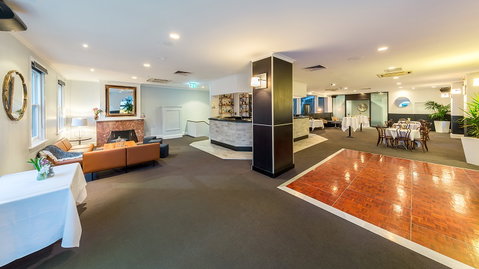 Metropolitan Hotel - Tourism Caloundra 4