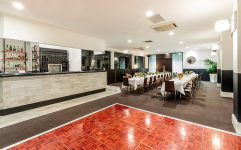 Metropolitan Hotel - Tourism Caloundra 6
