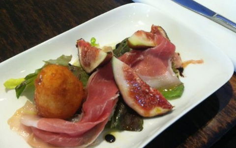 Galley Foods Restaurant - Tourism Caloundra 3