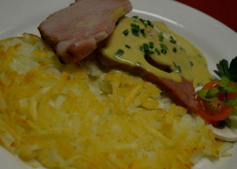 Des Alpes Swiss Restaurant - Tourism Caloundra 3