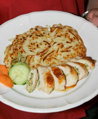 Des Alpes Swiss Restaurant - Tourism Caloundra 4