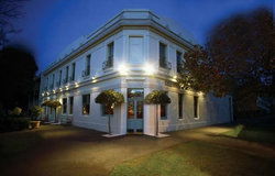 O'Connells Centenary Hotel - Tourism Caloundra 0