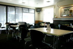 Riverview Hotel & Kains Bar & Restaurant - Tourism Caloundra 2