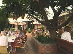 Georgies Cafe Restaurant - Tourism Caloundra 2