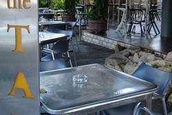 The Tap On Mitchell - Home Of The Fishbowl Cocktail - Tourism Caloundra 3