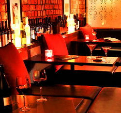 Charlie's Bar - Tourism Caloundra 3