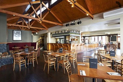 Limerick Arms Hotel - Tourism Caloundra 2