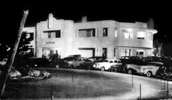 Raffles Hotel Lounge Bar - Tourism Caloundra 0