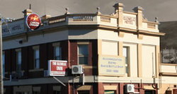 Glenelg Inn Hotel - Tourism Caloundra 2