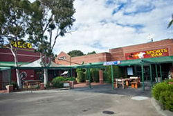 Kings Creek Hotel - Tourism Caloundra 1