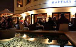 Raffles Hotel Lounge Bar - Tourism Caloundra 2