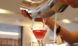 Raffles Hotel Lounge Bar - Tourism Caloundra 3