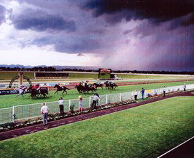 Hawkesbury Race Club - Tourism Caloundra 0