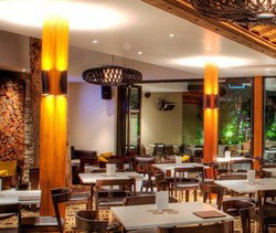 Lakes Hotel - Tourism Caloundra 1