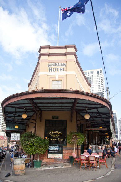 The Australian Hotel - Tourism Caloundra 3